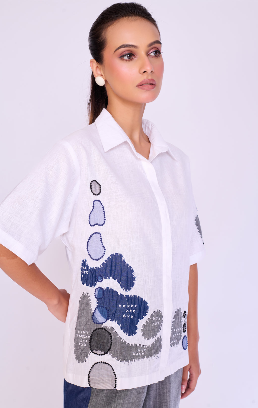Pebble Appliqué White Shirt